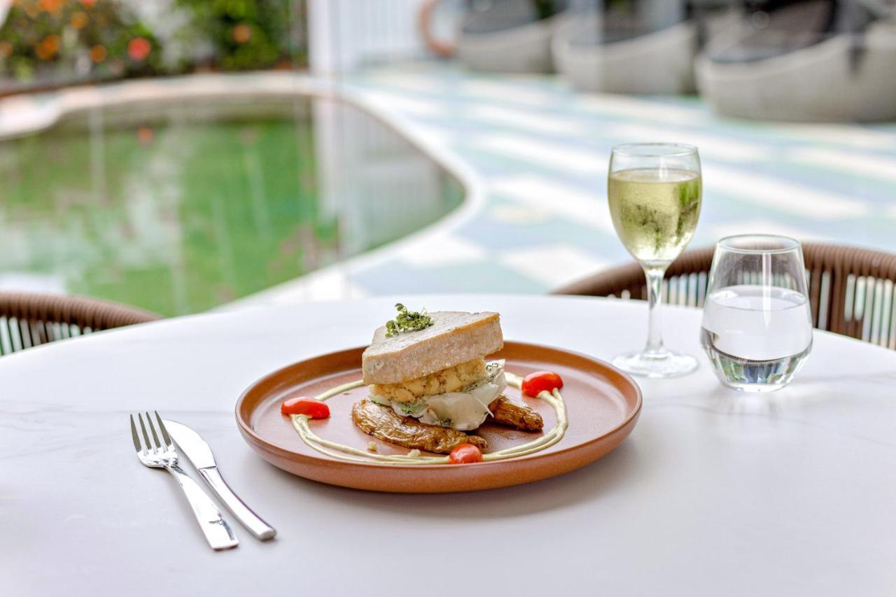 Mercure Cairns Exterior photo